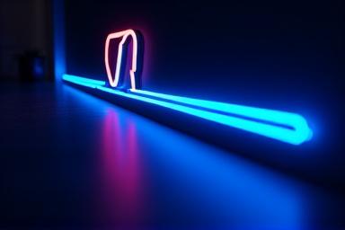 Stilren neonskylt med företagslogotyp för teknikföretag